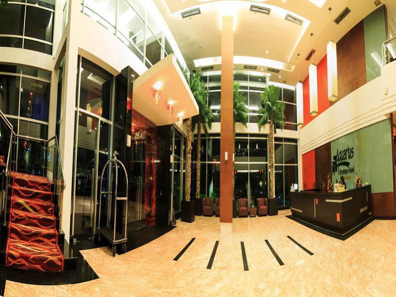 Aquarius Boutique Hotel Palangkaraya Exterior photo